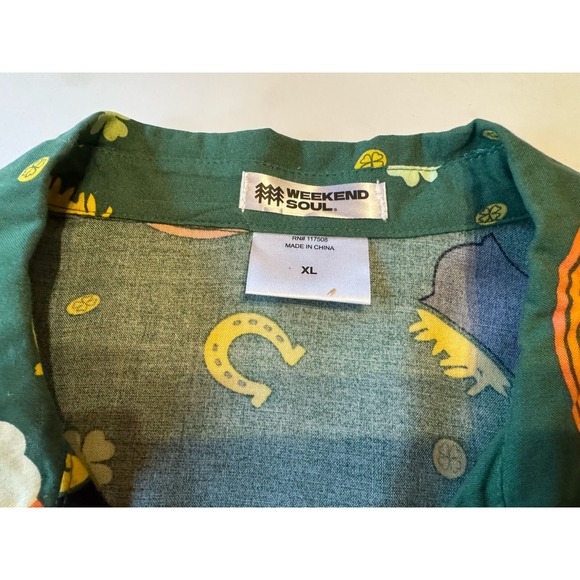 St. Patrick's Day Button Down Shirt.‎ Men's XL.  New - Picture 4 of 5